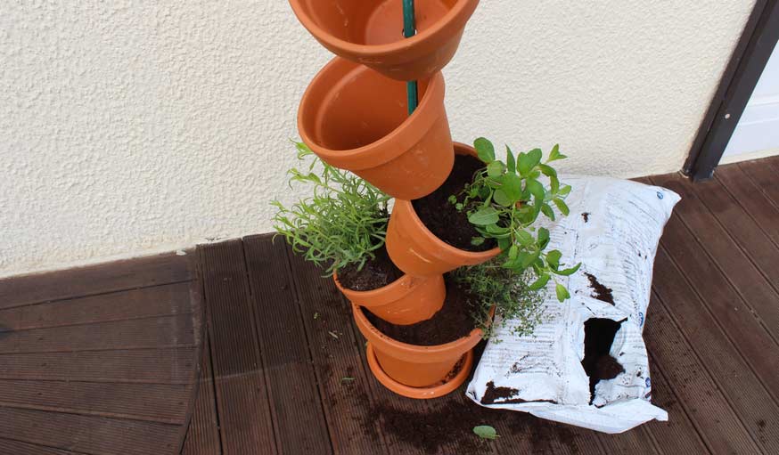 DIY jardin facile - jardinière aromatique verticale. - Stéphanie