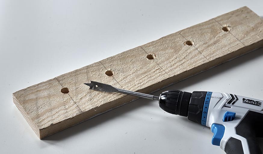 Tuto : Fabriquez un porte-ustensile en bois à fixer sur votre crédence de  cuisine pour 10 euros