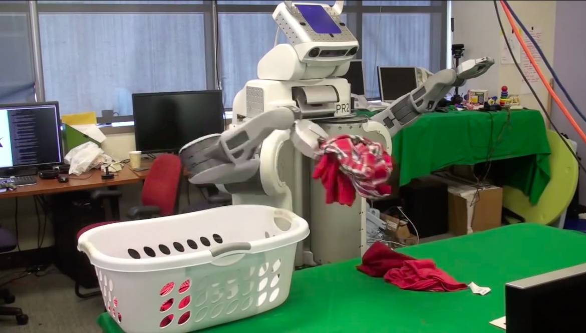 Voici un robot qui repasse et plie vos vêtements pour avoir la vie plus  facile • Fun Radio