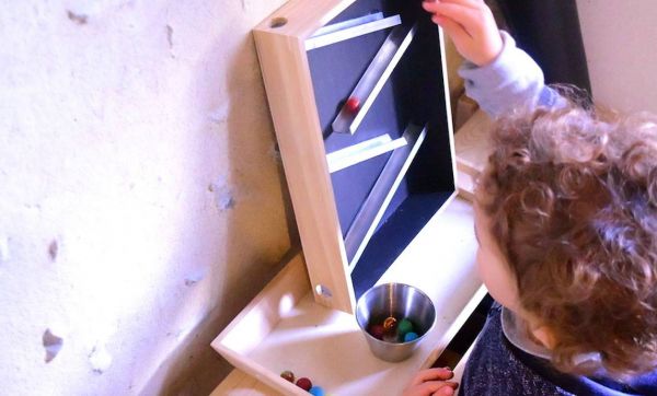 DIY : Fabriquez un circuit de billes en bois inspiré par Montessori pour une poignée d'euros