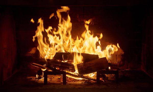 Quelle essence de bois pour un bon feu de cheminée ?