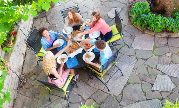 Comment créer une terrasse privée dans une cour d'immeuble ?