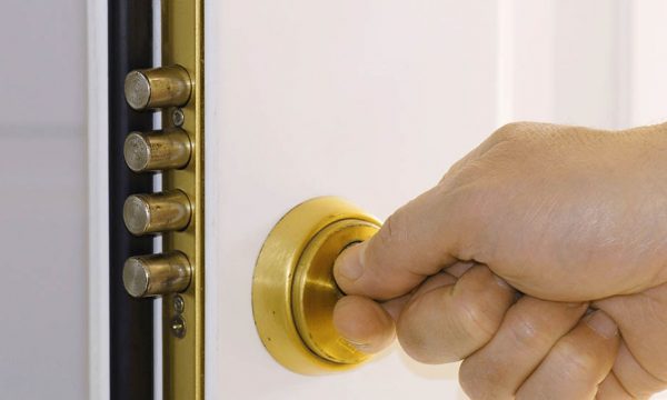 Conseils de pros pour bien choisir la serrure de sa porte d'entrée