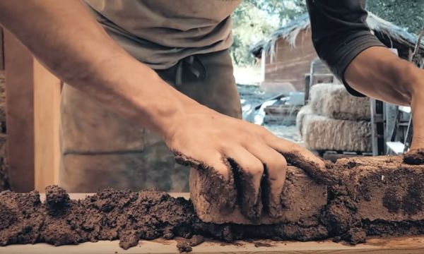 Découvrez toutes les techniques de construction en terre dans cette vidéo fascinante