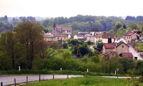 Le maire de ce village du Cantal offre des terrains pour attirer de nouveaux habitants