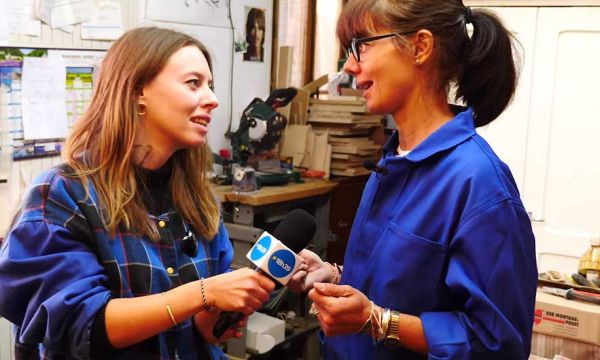 Apprenez les bases pour rénover un meuble en bois grâce à une ébéniste