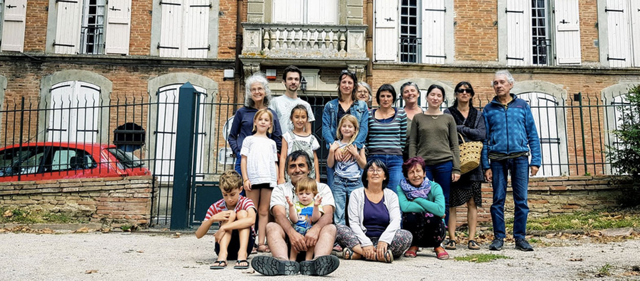 Dans Le Gers Ces 14 Familles Ont Cree Un Habitat Participatif Dans Un Chateau Du 19eme