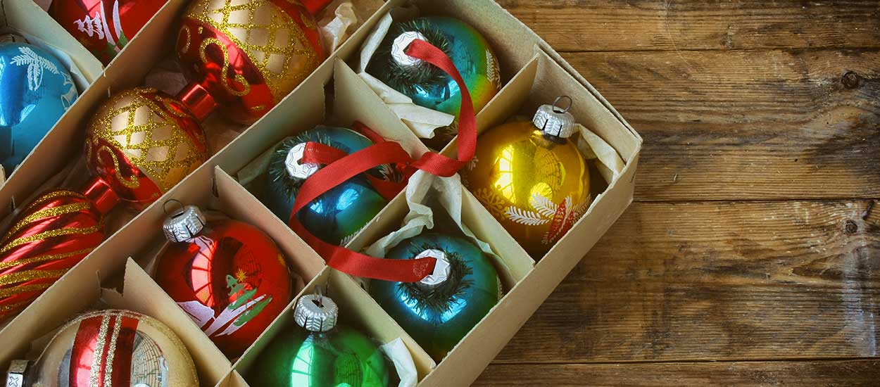 Guirlandes et boules : comment bien ranger sa décoration de Noël ?