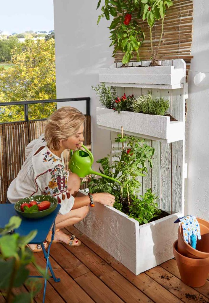 Comment aménager un petit balcon en longueur ? - Concept Usine