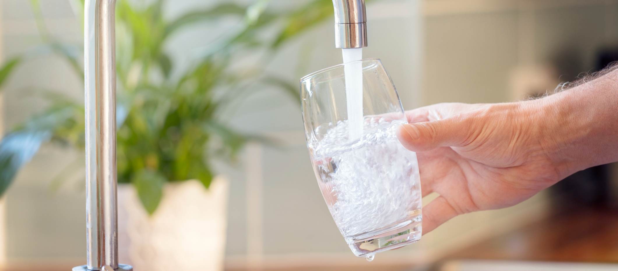 Selon l'ONU, l'eau en bouteille n'est pas toujours plus saine que celle du  robinet – Libération