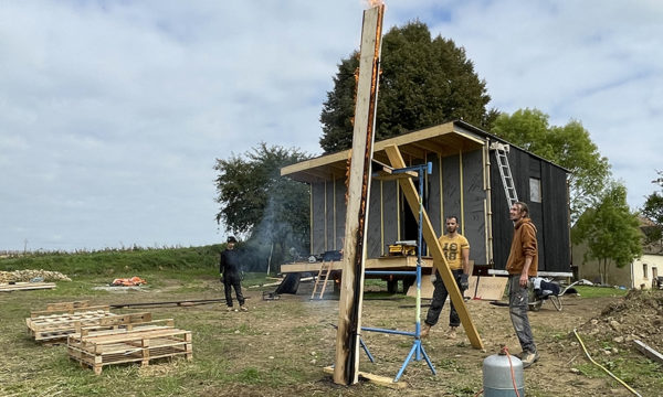 Comment réaliser soi-même un bardage en bois brûlé ?