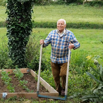 Grâce à ses conseils de jardinage, ce papi est devenu une star des réseaux sociaux !